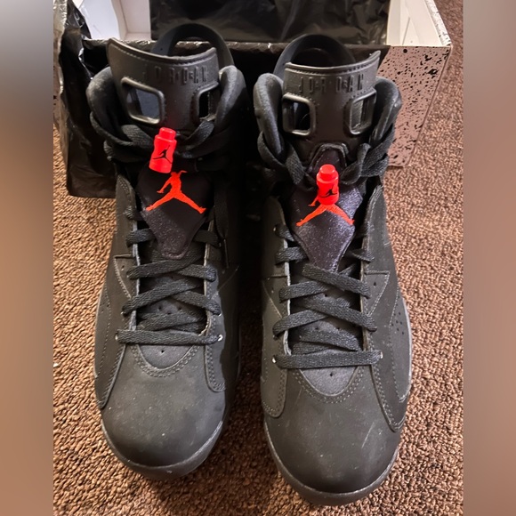 AIR JORDAN RETRO SIX IN BLACK & INFRARED - Picture 4 of 15